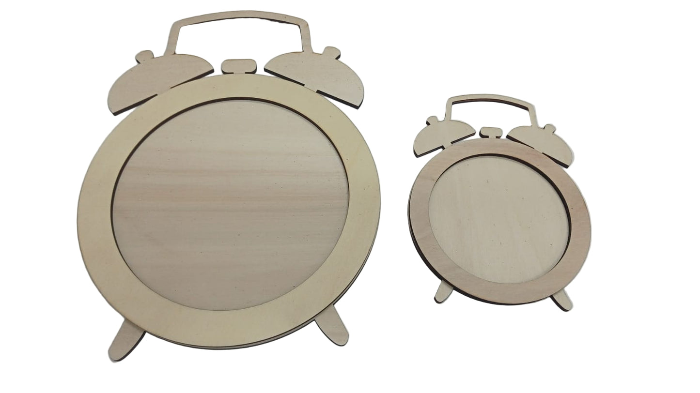 Sveglia in Legno lavorata A Laser. Dimensioni 15 X 12 cm